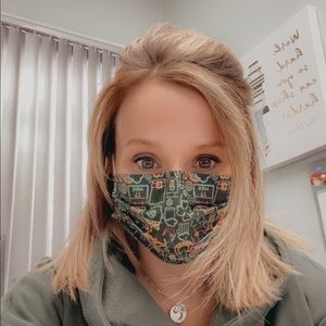 Meet your Posher, Adina